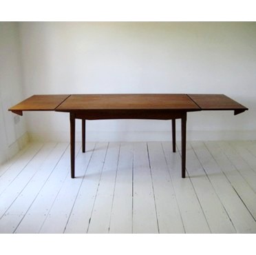 Unusual Extension dining table